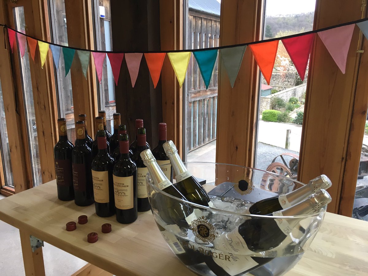 Gourmet Supper Club <a href="/Hartingtons/">Hartingtons</a> is about to commence. With <a href="/darrengdwn/">Darren Goodwin</a> doing the food. <a href="/Seanyd2/">Sean Driscoll</a> doing the wines.