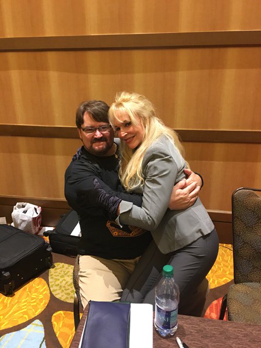 C8Q3LSGWAAA4tV-.jpg:small