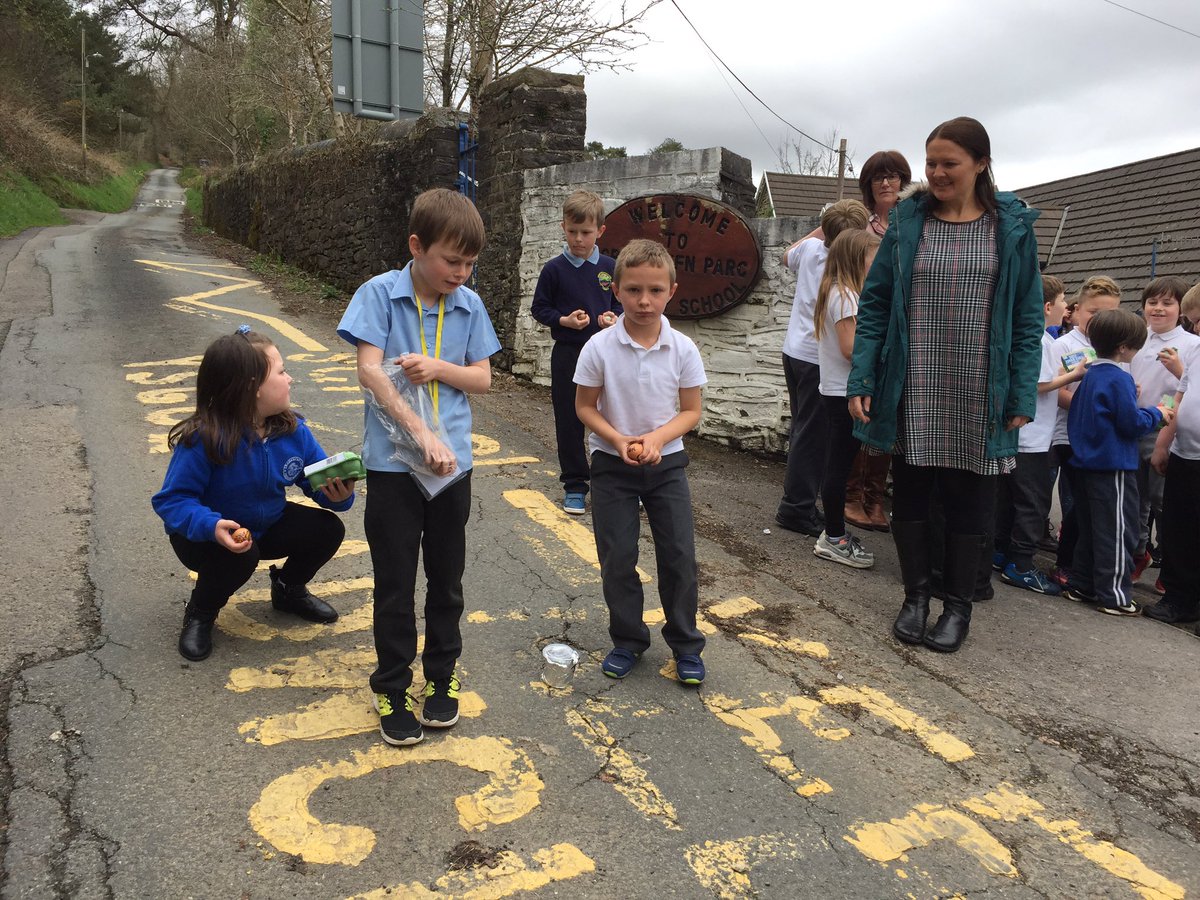 CCPPSchool's tweet photo. 🐣And the annual 🍳 egg rolling is underway. Whose egg will make it furthest down the hill ? #ccpKS2 #ccpcommunity #ccpEaster 🐣 https://t.co/Iq9klAtLuF