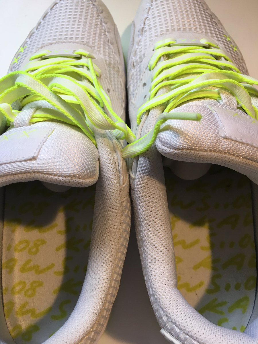 djbattlemonkey's tweet photo. #morenikes #kaws #dontwaitinline https://t.co/dvGF7ucONj