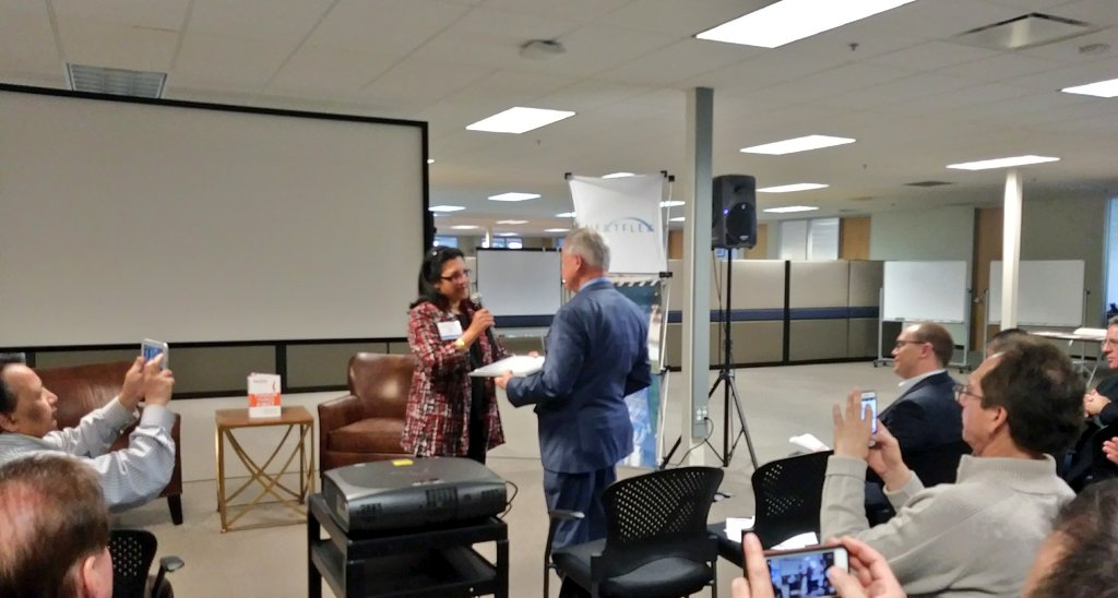 TKapoorSV's tweet photo. 'An influence for good in Silicon Valley', Ray Zinn, former founder & 37-Yr CEO of Micrel recieves commendation by Mayor Liccardo at #SVMR https://t.co/IIz4ElWb0K