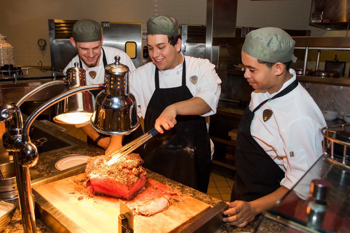 SHRTampa's tweet photo. Today's #FoodieFriday stop, Fresh Harvest's American Bounty: a carving station with classics including fried chicken, ribs &amp; mashed potatoes https://t.co/jin9aQvOSb