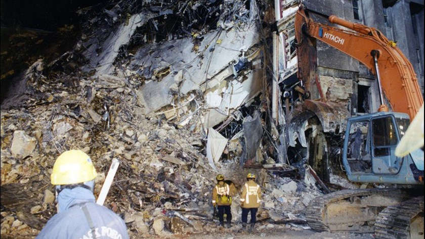 FranceNews24's tweet photo. #EXCLUSIF👉#Photos inédites du 11 Septembre 2001 le #Vol77 d'#AmericanAirlines s'écrase sur le #Pentagone tuant 184 personnes." #AlQaïda #USA https://t.co/sRInpaSCgj