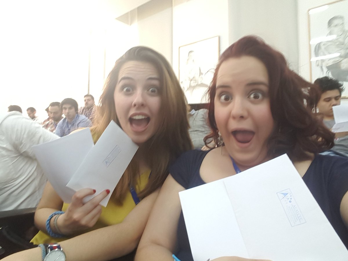 SoleGriffone's tweet photo. Sobres blancos.....😱
#ALC2017 @AEALCEE 
Votando las candidaturas😛 https://t.co/ntNYkctgUj