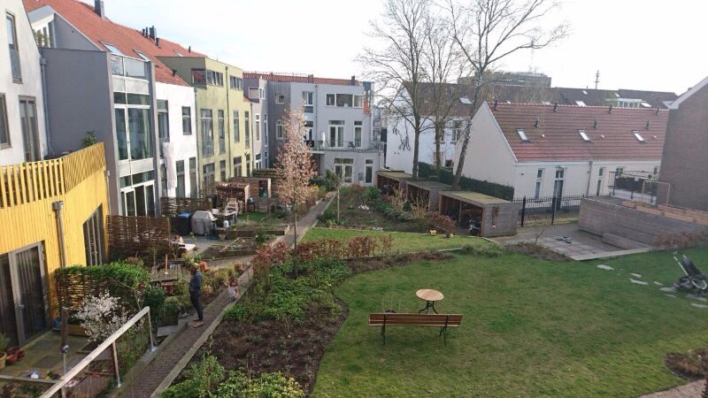 klusfactor's tweet image. Even terug: op een mooie lentedag zagen we dit (op LinkedIn van Sanda Lenzholzer). Wie had dat ooit gedacht.....? linkedin.com/hp/update/6253…