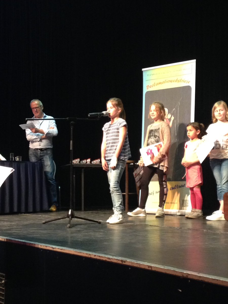 As jury aanwezig beej de finale van de declamatiewedstried van <a href="/VeldekeVenlo/">Dialekver. Veldeke</a> Gewéldig die blage allemaol!! #moderstaal