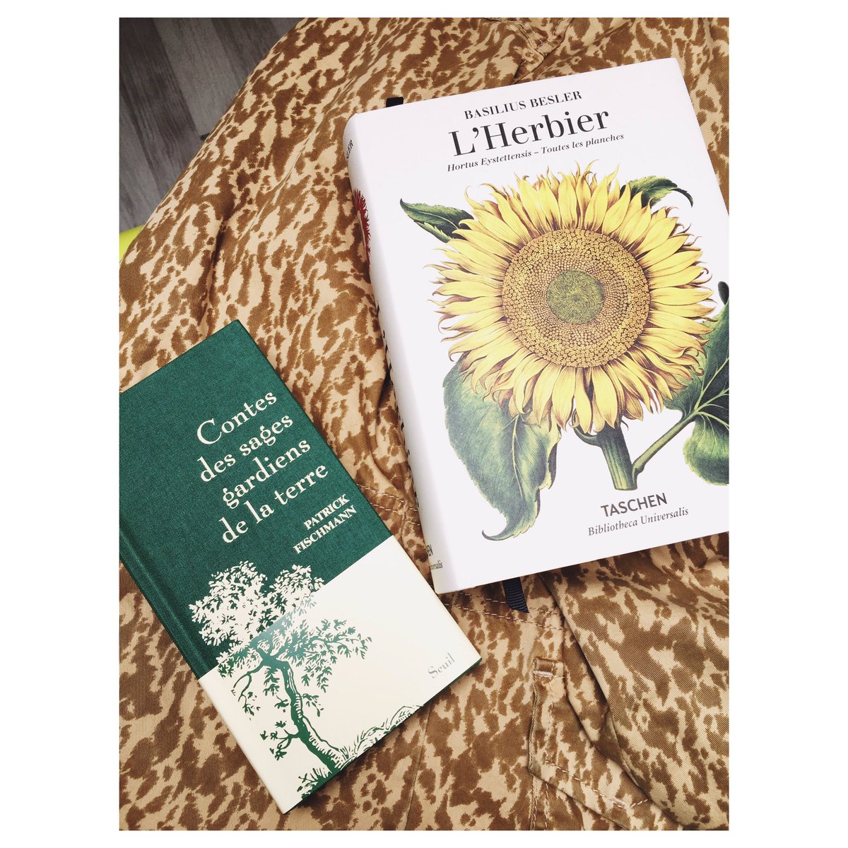J'ai fait des folies à l'expo JARDINS du <a href="/GrandPalaisRmn/">Le Grand Palais</a>!  2 supers livres! #book #green #herbier #expojardins <a href="/EditionsduSeuil/">Éditions du Seuil</a> <a href="/TASCHEN/">TASCHEN</a>