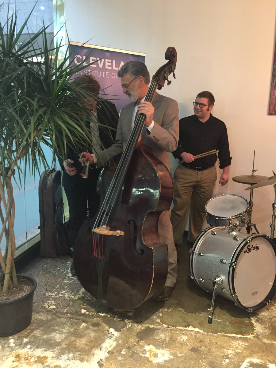 cim_edu's tweet photo. #CIMStudent Isaiah Simons giving @CLEMayorJackson a tutorial on the double bass at last night's 1 yr celebration at @Bloom_Bakery! #CIMinCLE https://t.co/jnCn0ggsgr