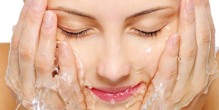 EME_demujer's tweet photo. #Belleza Todo sobre el agua micelar https://t.co/smbIZ6G1y7 https://t.co/1HfszsIbOu
