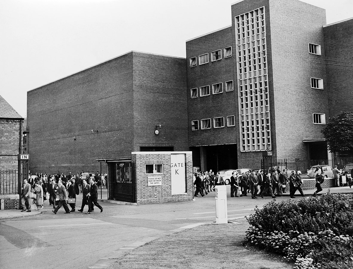 LPAP2016's tweet image. Photographs taken in 1964 of workers leaving the Longbridge Car Factory, with thanks to the Birmingham Library Archives.