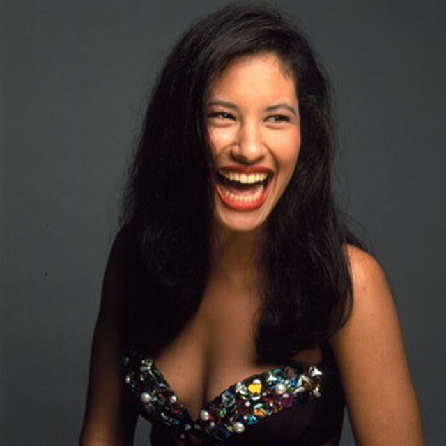 veronicapearll's tweet photo. #RipSelena such an iconic latina  💜 https://t.co/xA4XRi0lm3