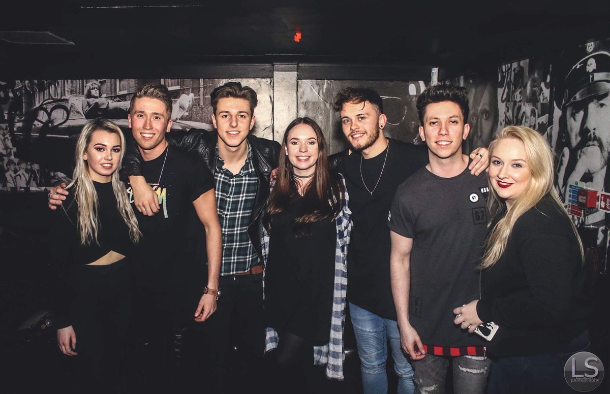 Back2BackEvents's tweet image. Our first charity gig didn't go to plan but still a success! Huge thanks to our headline act @CallOnSunday @chelseawood1989