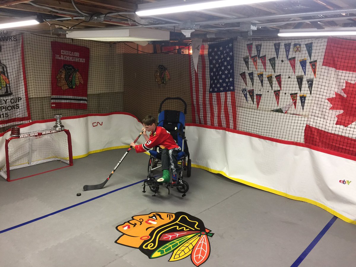 AirMax11267's tweet photo. Hey @NHLBlackhawks, Zach needs a couple extra players at his rink. Any takers? #OurRinks #OneGoal https://t.co/Bw27q3elSi