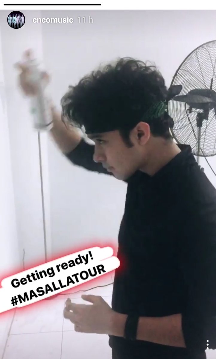 kitipasaaaaaaaa's tweet photo. TE PEINAS IGUAL QUE YO GÜEY JAJAJAJAJAJAJA #RizosAlPoder @itsjoelpimentel @CNCOmusic https://t.co/2pCsv3alKm