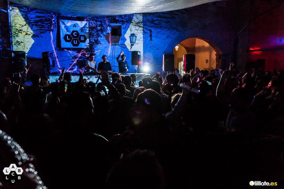 Starting in 5 mins Esuoh by <a href="/djalexcaro/">Alex Caro</a> &amp; <a href="/sotedelino/">Sote de Lino</a> influenced by the original sound of Chicago this focuses purely on the dancefloor.