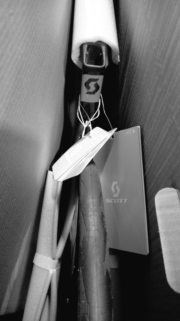 espacio_bike's tweet photo. Preparando una impresionante @ScottSpain #Foil para nuestro amigo @Iru_Land 
Bienvenido 😎 #NoShortCuts https://t.co/rXyjECLd9H