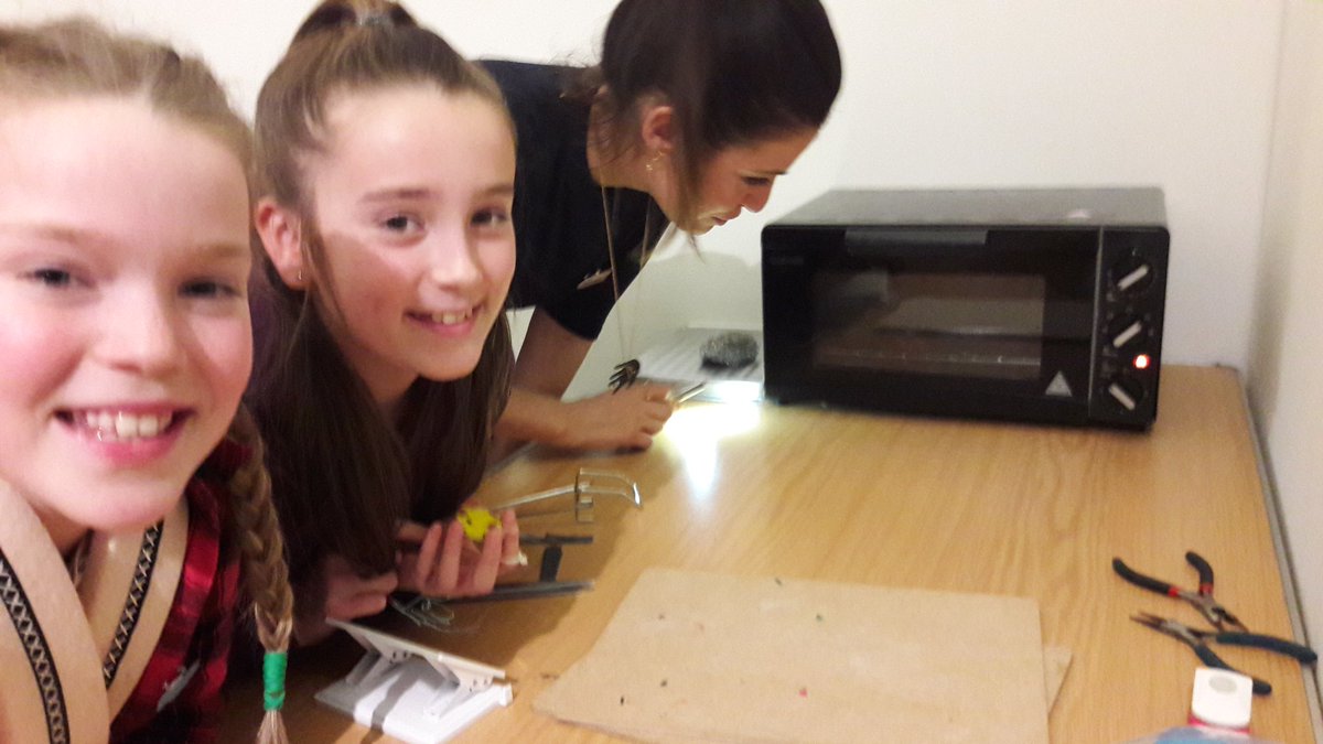 geraldinegreene's tweet photo. Final #IAmHere Dick Institute workshop for @CraftsCouncilUK jewellery exhibit with 15 schools! @NtlMuseumsScot @OPiNProject @CreativeScots https://t.co/RUGPe0x4fu