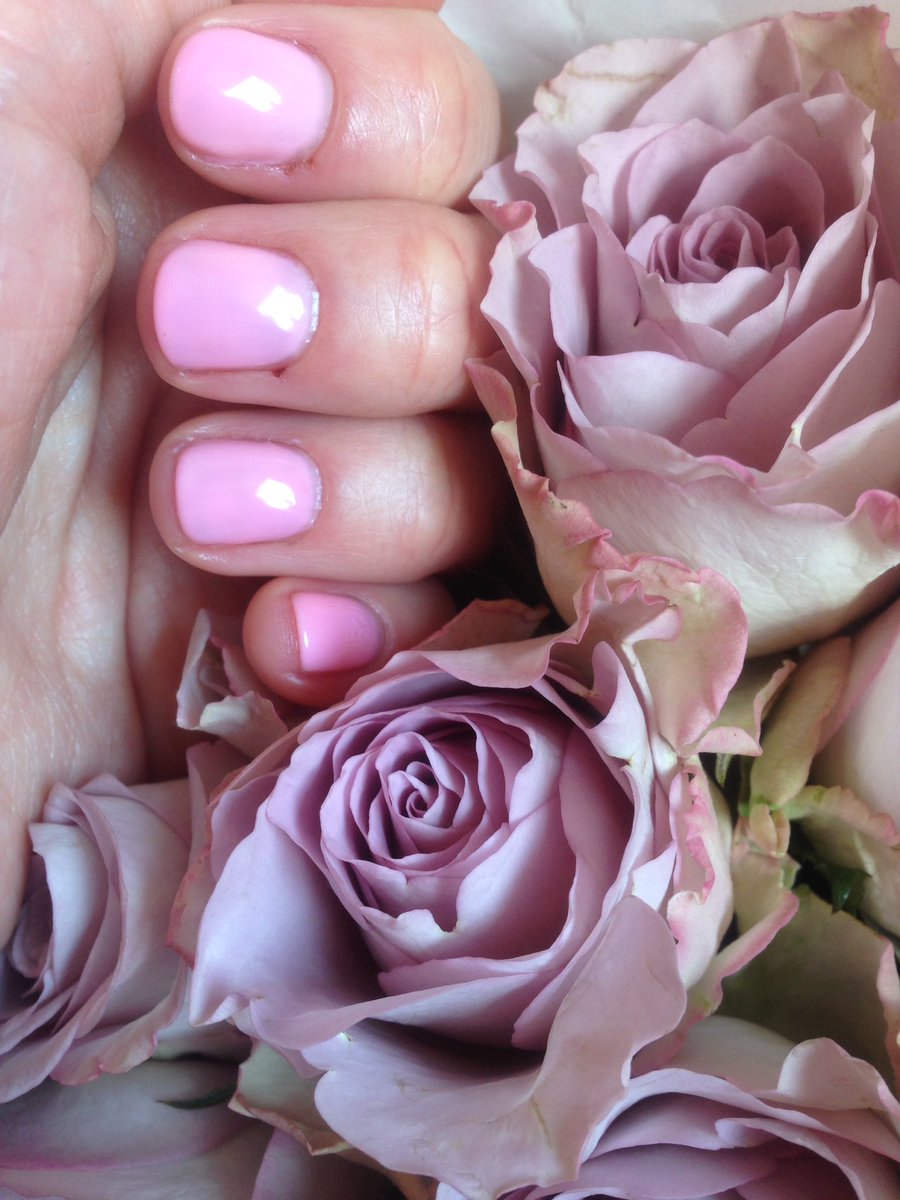 Summer is on the way! Don't forget to book your #manicure! #gelnails #geleration <a href="/JessicaNails/">Jessica Arruda de azevedo mendes</a> #nailcare #Guildford #beauty #avedaspa