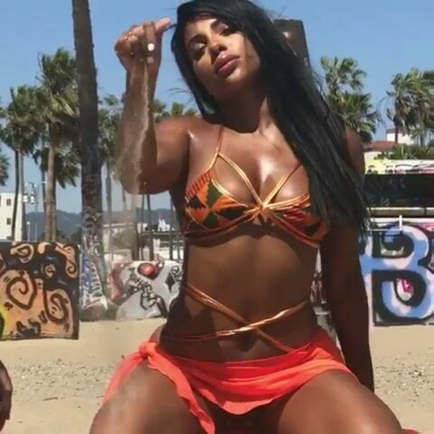 101Steps_'s tweet photo. #101Steps
#Dancer @ticandance @kreeshaturner - When ya crush comes around #DuttyBoy Watch #Instavideo:https://t.co/cJfdcpGN86 https://t.co/WGtDEJ0I8y