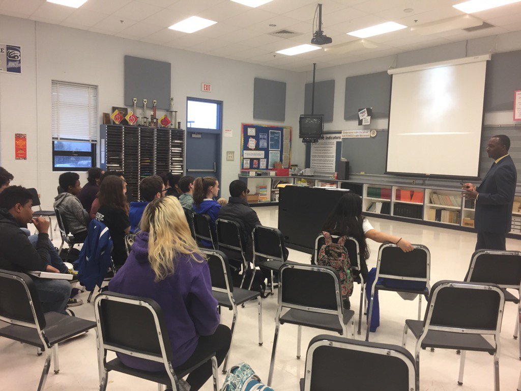 BlakePrincipal's tweet photo. A Capella! singers enjoying a fabulous vocal masterclass from Opera performer Terry Eberhardt. #BlakeArts https://t.co/89BMqmObcp