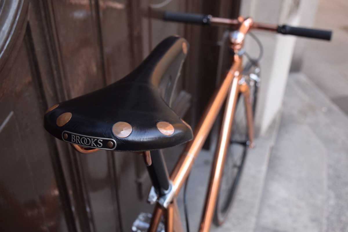 7DialsLondon's tweet photo. Cycling enthusiasts, stop by @B1866London on Earlham St. this weekend to check out Buzzbike x Smithtown's stunning copper edition bicycle. https://t.co/nGmNiPrJmC