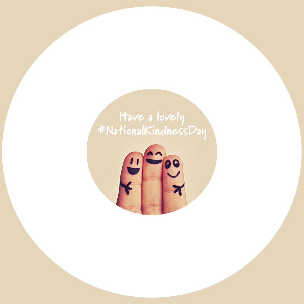 omobono_digital's tweet image. Have you hugged your designer today? #NationalKindnessDay #FridayFeeling #Omobono.TH