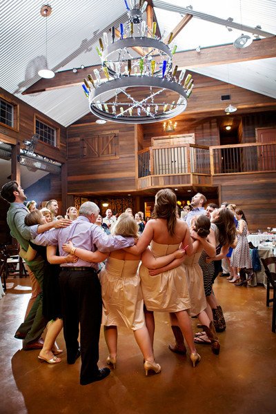 WeddingWire's tweet photo. 14 things every #wedding guest NEEDS to know: https://t.co/5XGNeozB9i {Mulberry Lane Studio} https://t.co/Mtl0jrzoE2