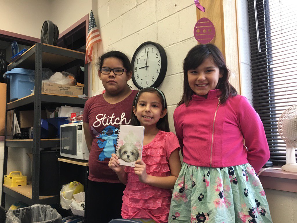 janey_blanchard's tweet photo. #mespamn 3 future authors with their 3 chapter book https://t.co/MtKm48y3u2