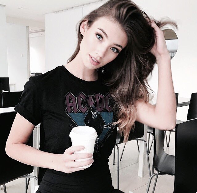 SeductiveRaeSC's tweet image. The best way to start off my day. With a hot, strong cup of coffee. ☕️👌🏼