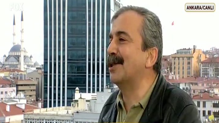 DEMGenelMerkezi's tweet photo. "Sonradan duyduk, izleyemedik" diyenler için, Sırrı Süreyya Önder'in FOX'ta katıldığı Çalar Saat programı: https://t.co/9qofTqBTDA https://t.co/G3p9BVANFa