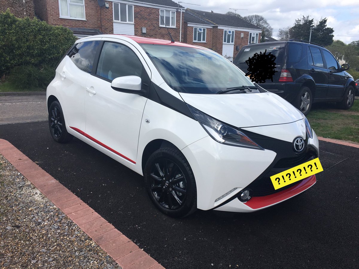 GemmaKahl's tweet photo. Thank you to @ToyotaGB Jemca Bracknell for our brilliant new car and the beautiful orchid! #newcarday #beatingthetaxrise #17reg https://t.co/w4Cn0Gg1mG