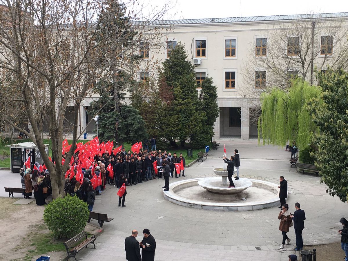 #MehmetSelimKiraz Mezun olduğu İstanbul Hukuk Fakültesi'nde dualarla anıldı. Allah rahmet eylesin.