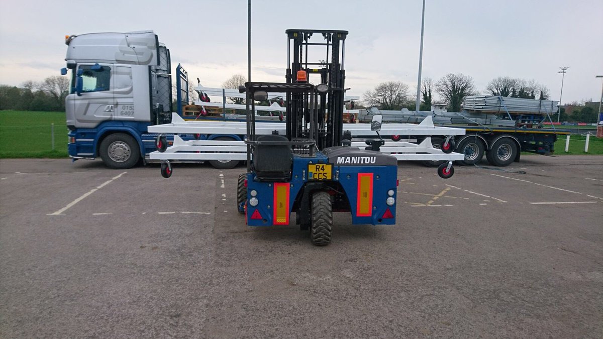 ColdstoreConstr's tweet image. Delivering the new Underwoods Steel sight screens to @TrentBridge. Summer is coming!!