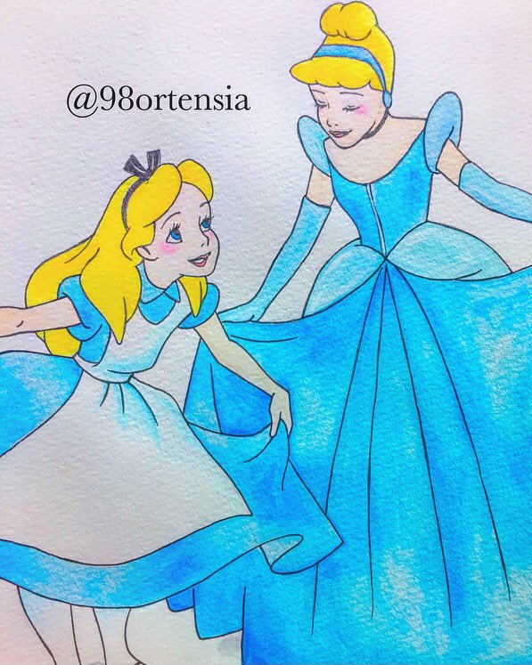 Kazane わたしたちはよく似てるね 金髪にブルーのドレスがお揃いな2人を描きました ディズニー シンデレラ アリス イラスト 手描き ディズニー好きと繋がりたい T Co 1bgpaazegz Twitter