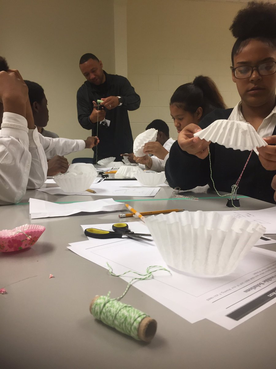 EntAcad's tweet image. EA students were tapping into their creative side by designing &amp;amp; testing parachutes that they made from coffee filters! So fun!! #NNPSProud