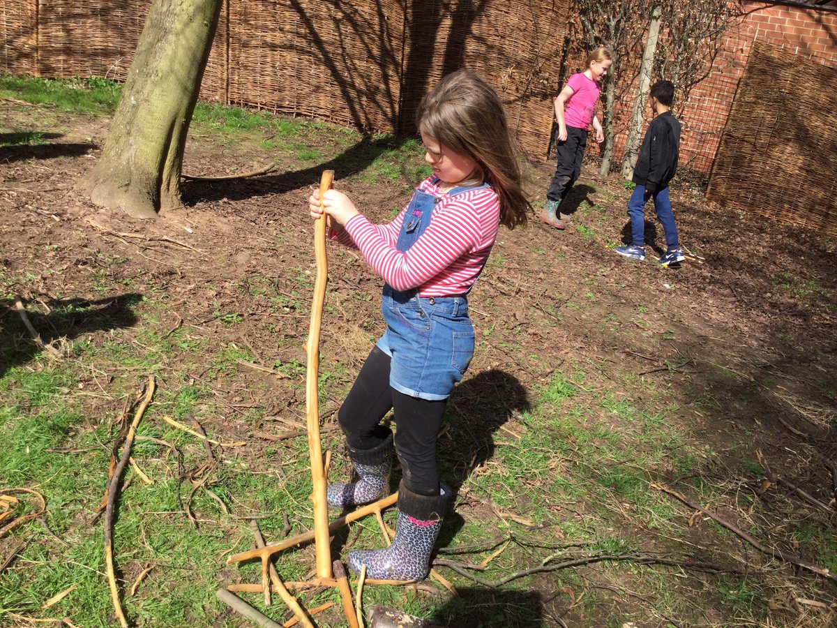 shobnallprimary's tweet photo. Changing the pitch of our xylophones by stripping bark #NatureExperiments https://t.co/Od2NljxtAa