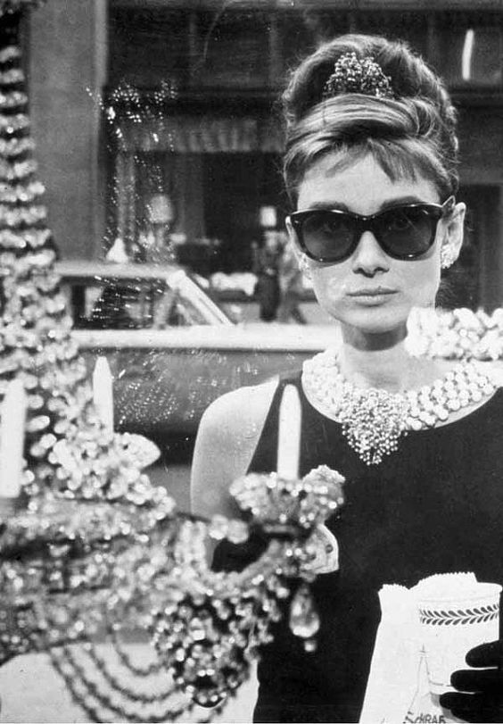 Eclectic707's tweet photo. U Found Your Fabulous #FridayFeeling .. #Sexy #FX #Vintage #Hollywood #OldSchool #Jewelry #Fashionista #Art #Porn https://t.co/QDXtQ4OvMM https://t.co/UmraEZRuNq