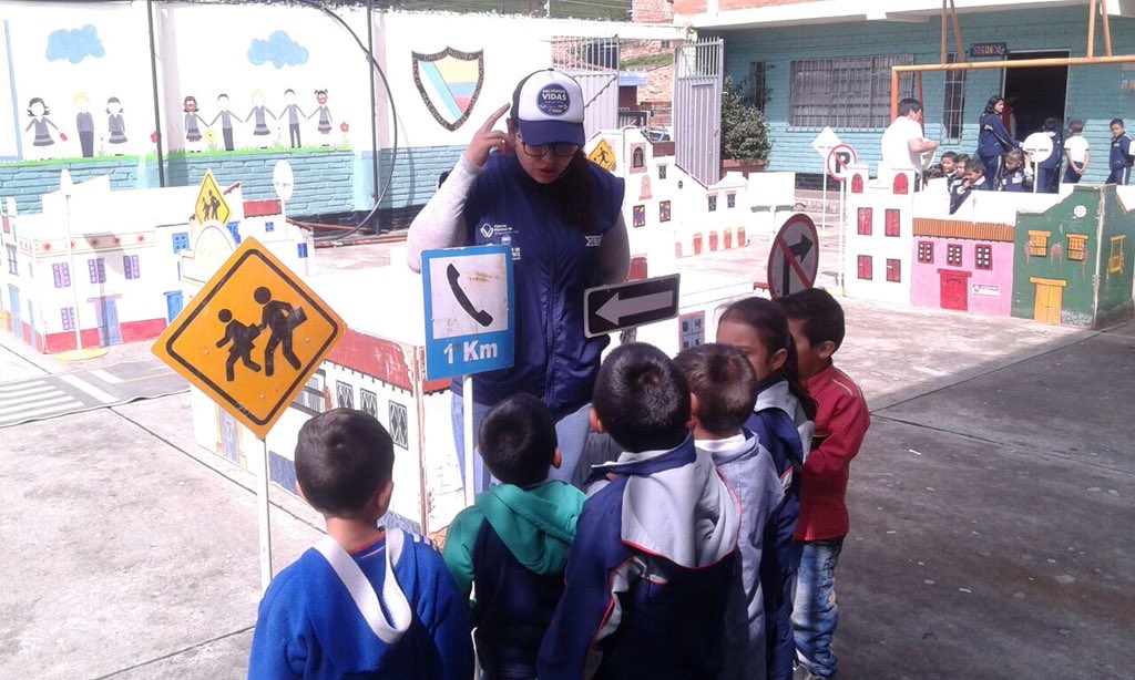 ItboyBoyaca's tweet photo. 150 menores de la sede Rómulo Rozo de la I.E. José Joaquín Casas de Chiquinquirá, reciben sensibilización en cultura vial #AEstaHora https://t.co/oQohqzsTiH