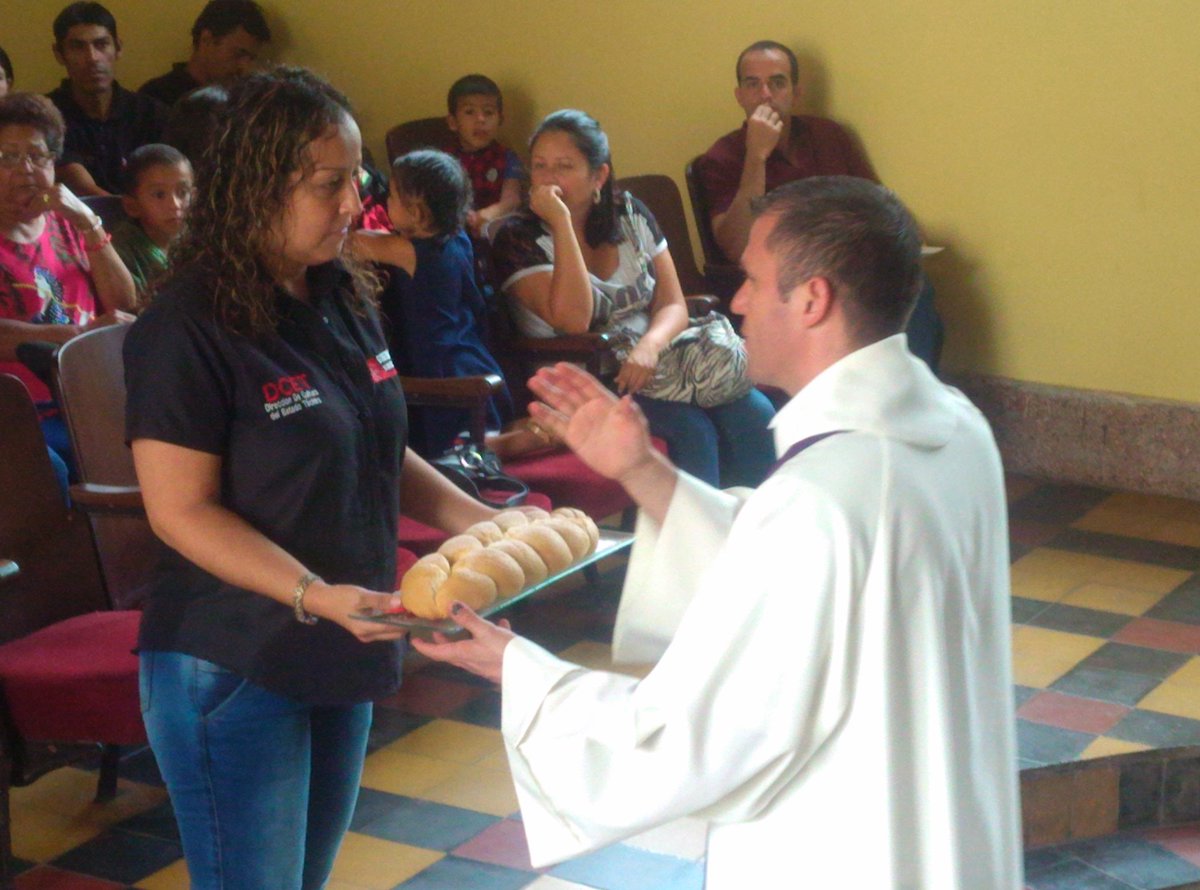 Corpotachira_'s tweet photo. #EnFotos entrega de ofrendas en esta santa misa que honra los 456 años de San Cristóbal ¡CIUDAD CORDIAL! .@VielmaEsTachira https://t.co/3GUZFfbQbH
