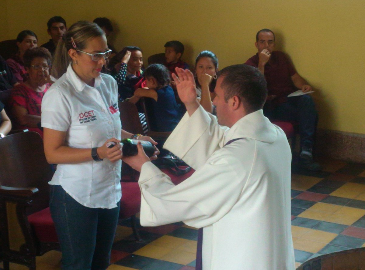 Corpotachira_'s tweet photo. #EnFotos entrega de ofrendas en esta santa misa que honra los 456 años de San Cristóbal ¡CIUDAD CORDIAL! .@VielmaEsTachira https://t.co/3GUZFfbQbH