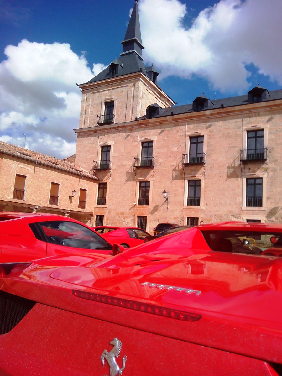 LermaTurismoCIT's tweet photo. Después de 400 años otro "tipo de caballos" pasean por la plaza del Duque de #Lerma #Lerma20XVII @AYTOLERMA @lermahoy @andaonda @CyLesVida 🚗 https://t.co/gcoDrEkyTS