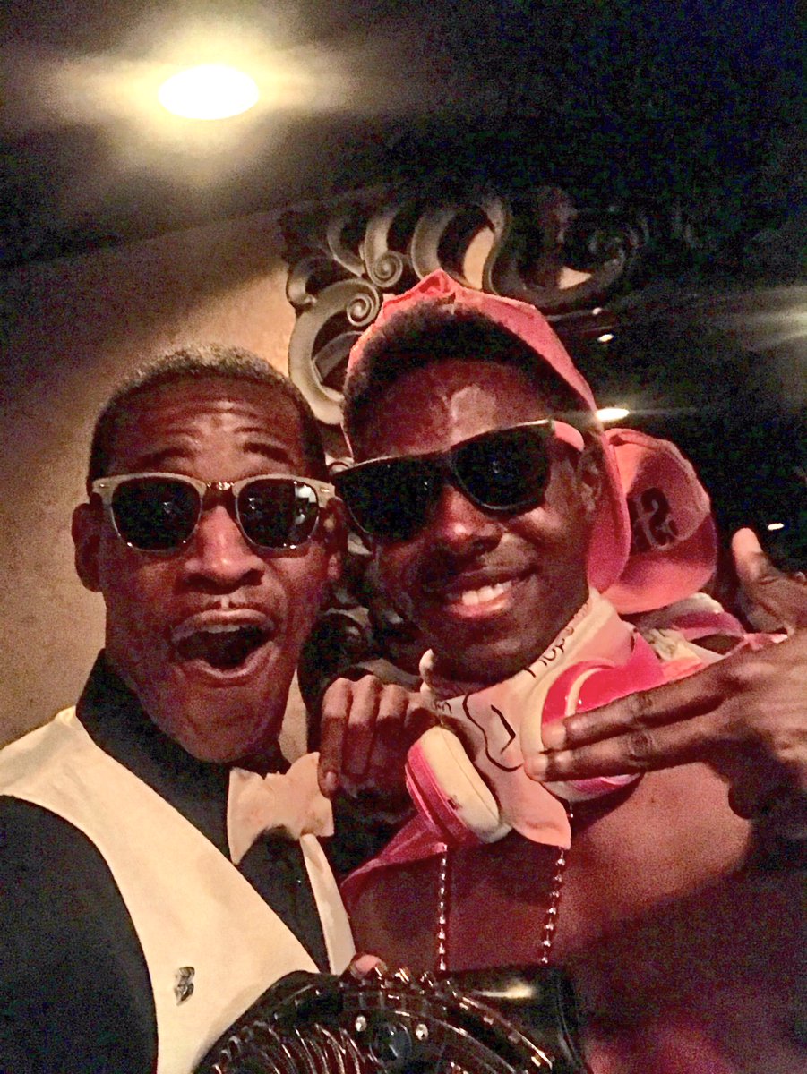 blklkp's tweet photo. God is good. #LastNight #WalemaniaIII #thePinkHero #theLarryLegend #Orlando #FINALLY meet thee @D4TPinkHero https://t.co/NiJ9FCA4fr