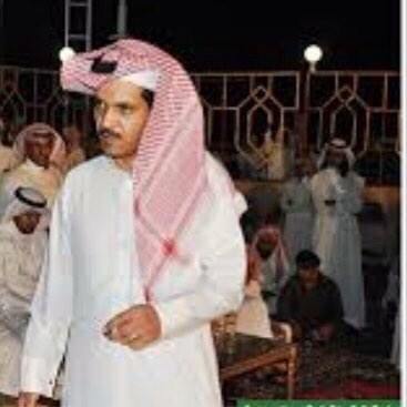 ما تحيّز غير للّي حطّم الارقامي
اتعنصر له وظنّي ما يخالف ظنّه
.
يستحق العنصريّه فالح الغنامي
شاعرٍ حاز الصداره يوم صدّر فنّه