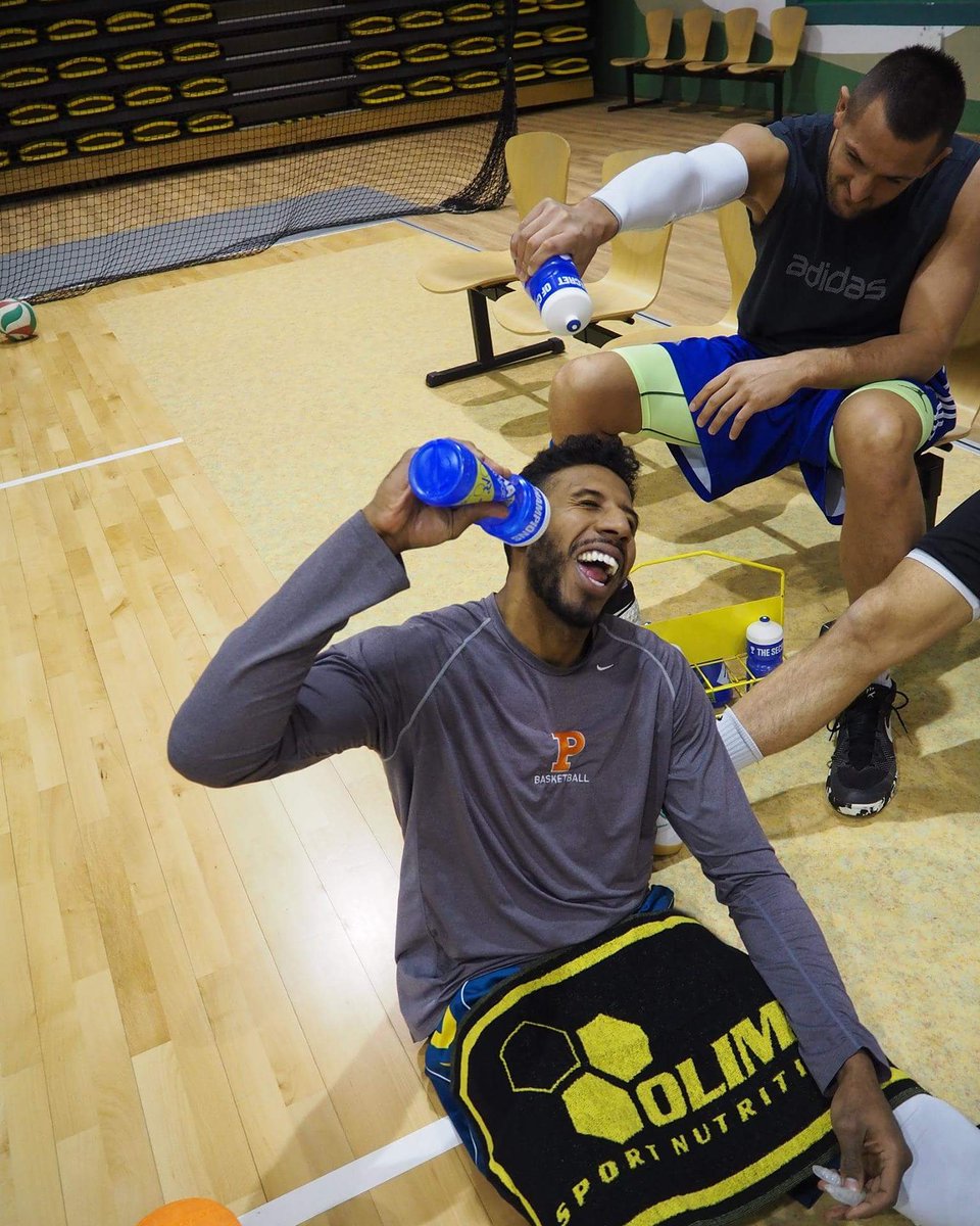 BasketKrosno's tweet photo. Energii, humoru i siły dodaje nam przed Derbami Podkarpacia jak zawsze @OlimpSport #olimpsportnutrition #teamolimp #supplements #isoplus https://t.co/bqZRypkwdc