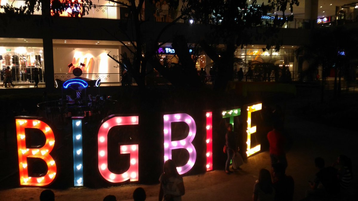vicmadz's tweet photo. I survived the Day 1 of @AyalaCentrio's #BigBite2017 Food Trip! This year is a fusion of new and homegrown brands. Yes, tons of options! https://t.co/0Jv0LApl5u