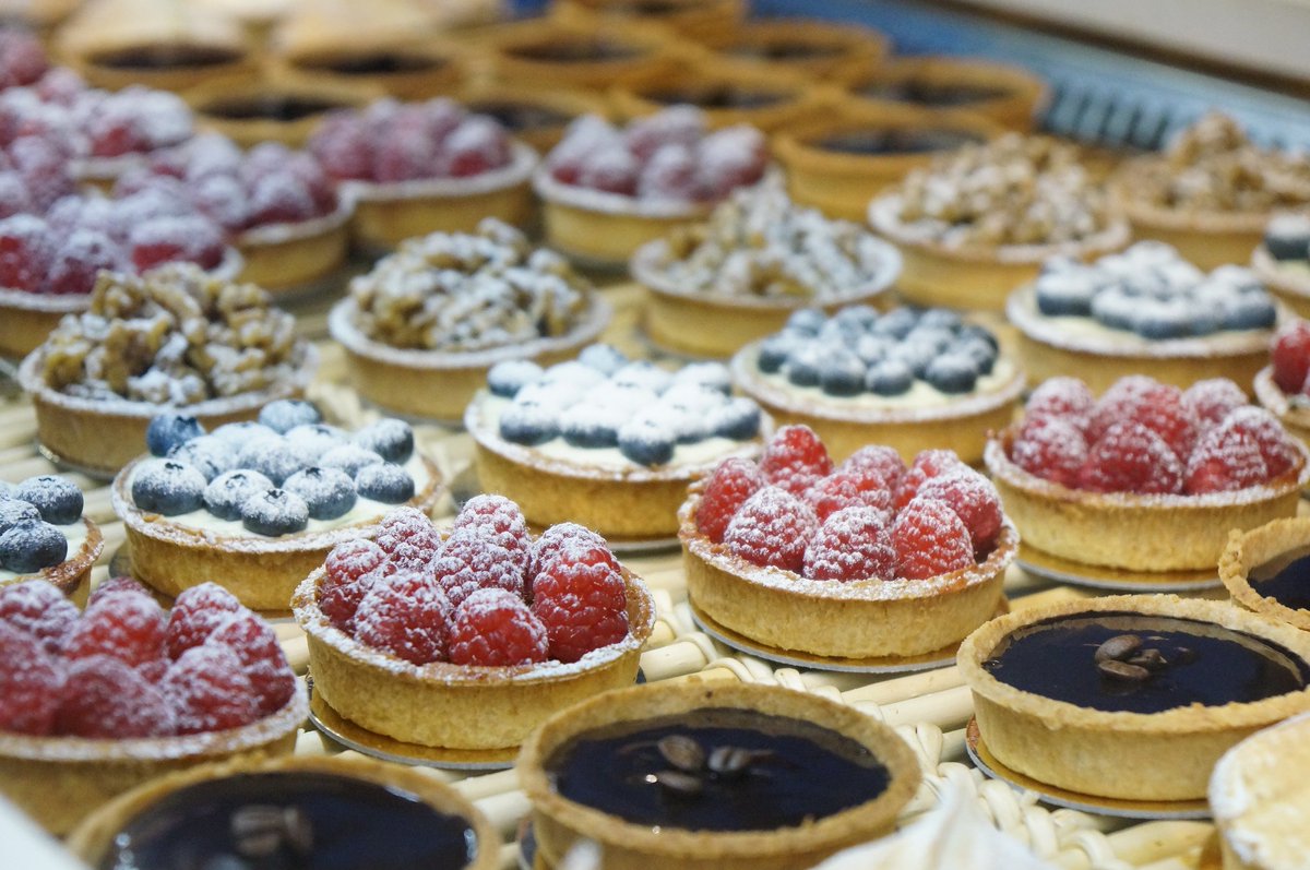 Go2GlutenFree's tweet photo. Did you know there are #glutenfree pastries in #Paris too? How exciting! Photo Credit-Heather Anne Campbell #going2natural #Go2GFGirl https://t.co/gVxW71joP0