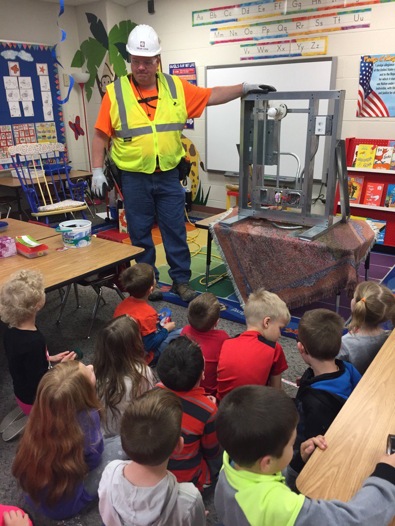 SGStingrays's tweet image. The community helpers were awesome with our kindergartens! #raypec