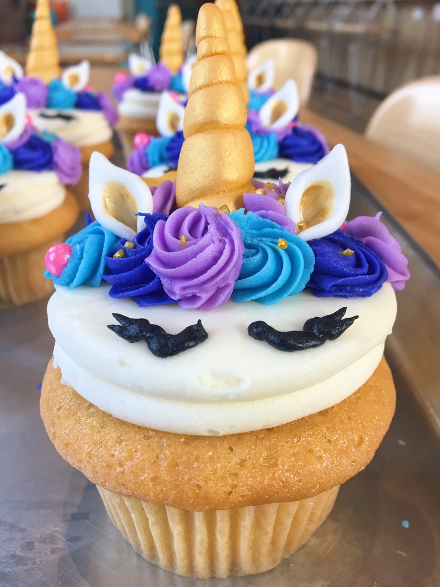 mollysdsm's tweet photo. #Unicorn cupcakes FOR THE WIN! https://t.co/tsHqrtV4Z7