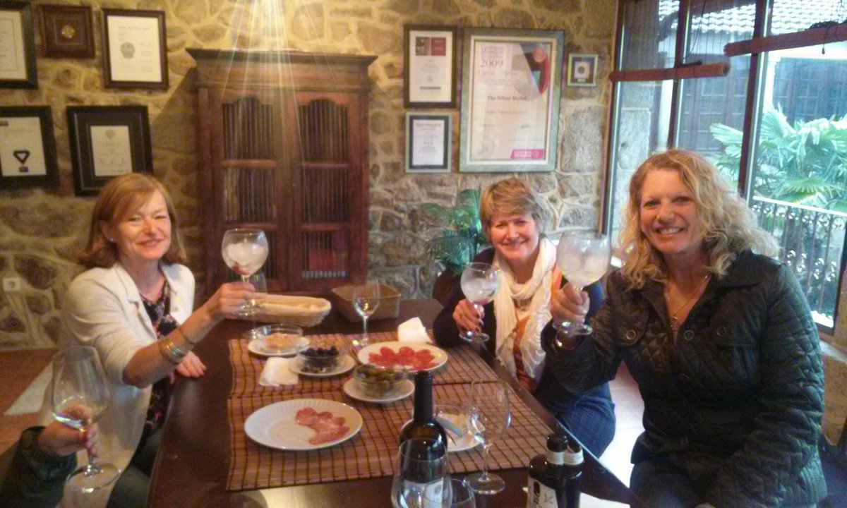 AdegaEdmunDoVal's tweet photo. Nice visit of our friends from #bristol Alison, Sian and Annie.

Thanks! 😃😃😃 #vinho #vino #wine #winelover #portugal #valença #lifestyle https://t.co/9bvw5lWgjL