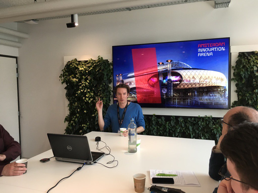 Maurits van Hövell telling us about planning for crowds and smart mobility at @AmsterdamArenA <a href="/MScFutureCities/">Future Cities</a>